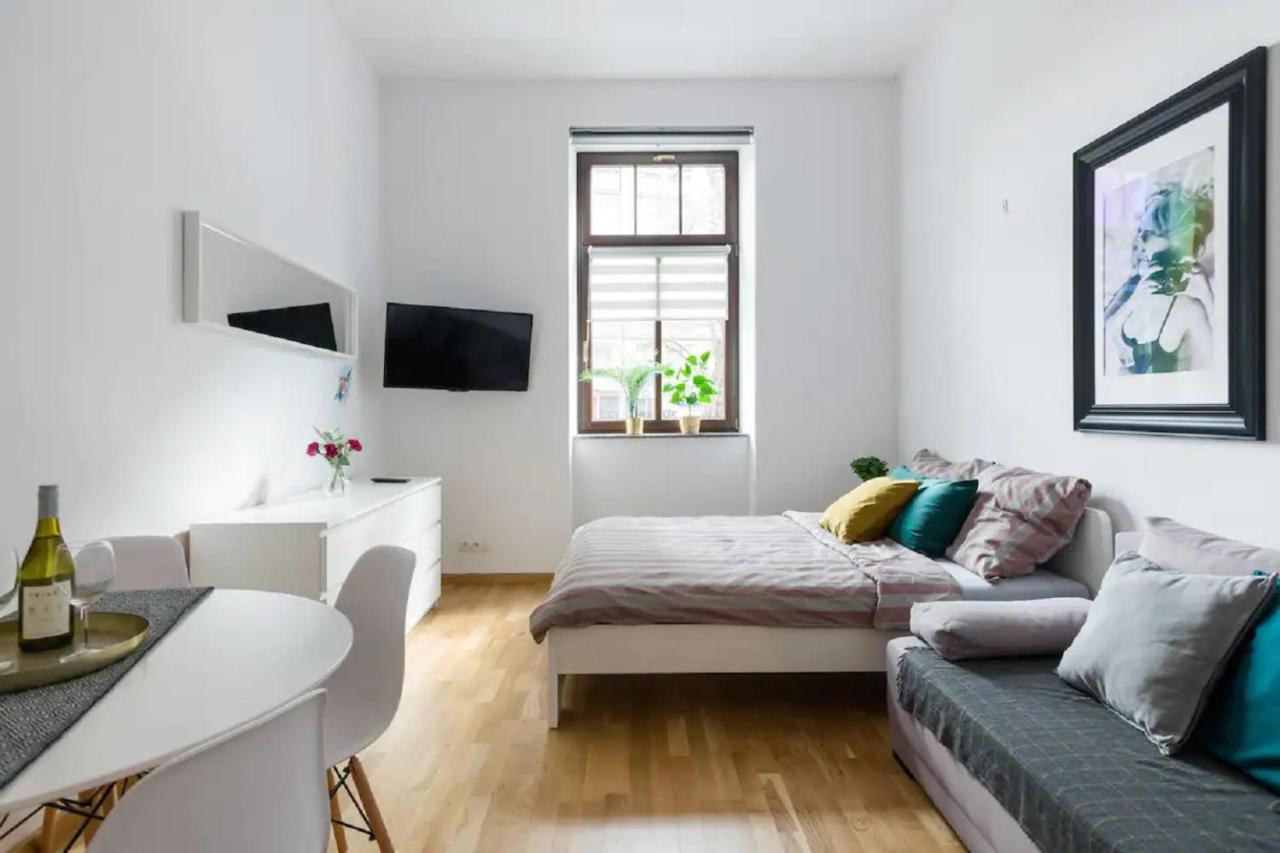Discover Krakow Apartments - 5 Borowickiej St - Studio Next To Opera And Unity Centre Luaran gambar