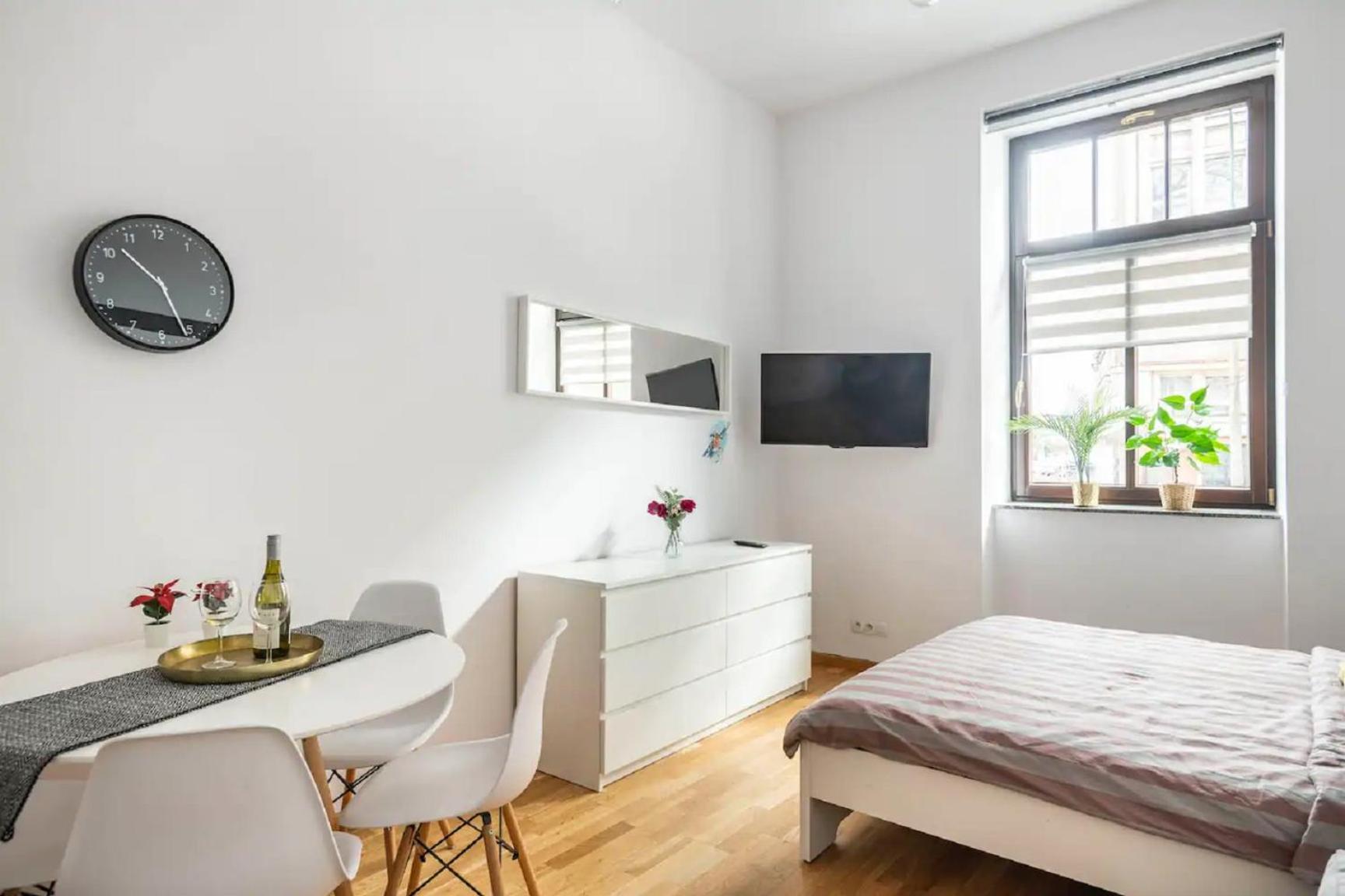 Discover Krakow Apartments - 5 Borowickiej St - Studio Next To Opera And Unity Centre Luaran gambar