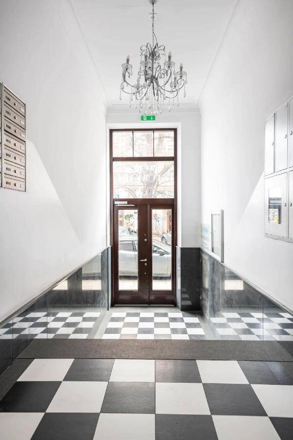 Discover Krakow Apartments - 5 Borowickiej St - Studio Next To Opera And Unity Centre Luaran gambar