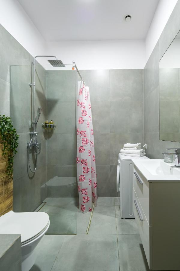 Discover Krakow Apartments - 5 Borowickiej St - Studio Next To Opera And Unity Centre Luaran gambar
