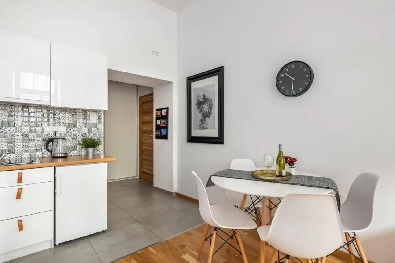 Discover Krakow Apartments - 5 Borowickiej St - Studio Next To Opera And Unity Centre Luaran gambar