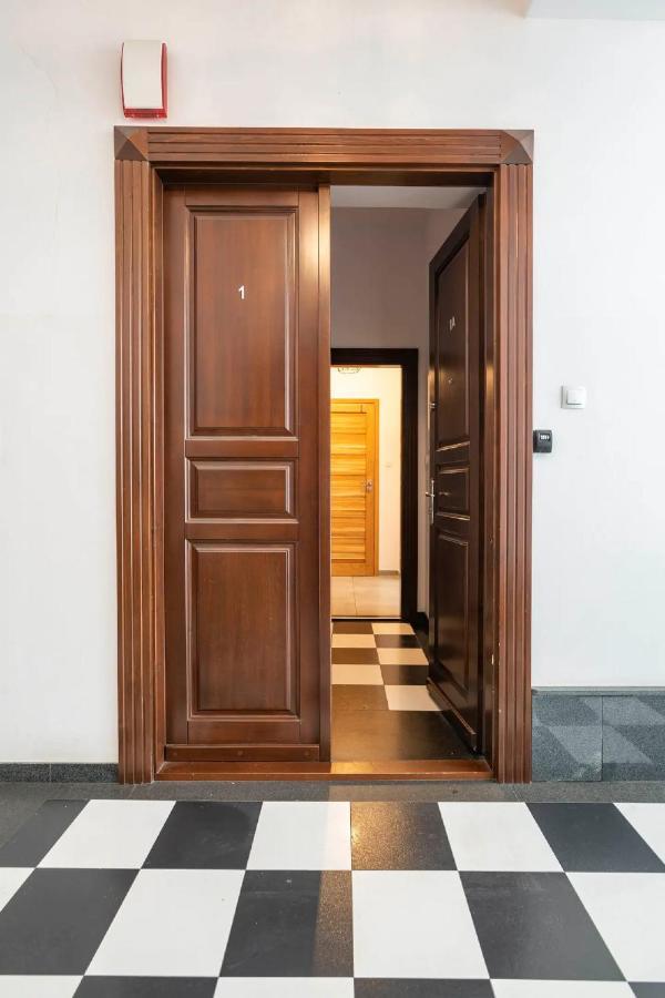 Discover Krakow Apartments - 5 Borowickiej St - Studio Next To Opera And Unity Centre Luaran gambar